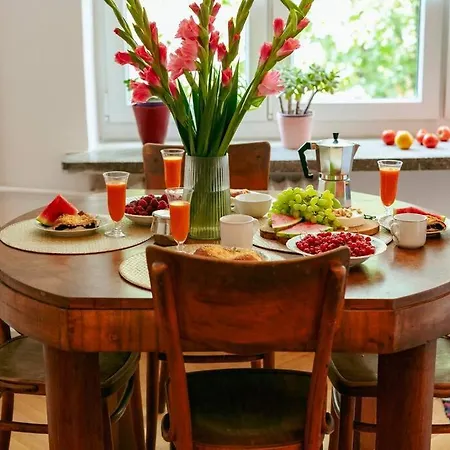 Apartment Retro Vibe In The District Of Warsaw