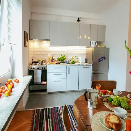 Retro Vibe In The District Of Apartment